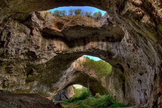 деветашката пещера