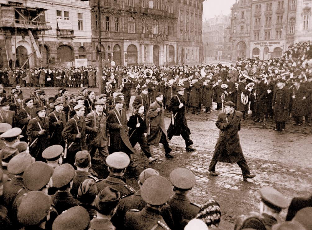 Резултат с изображение за „Комунистическата партия завзема властта в Чехословакия.“