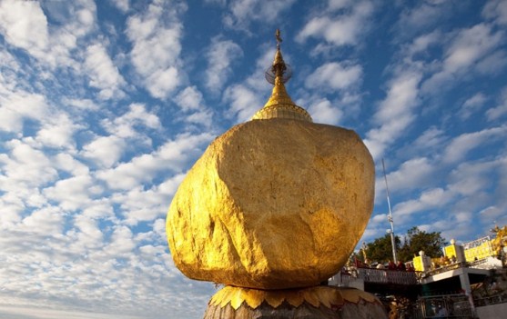 Златният камък в Мианмар